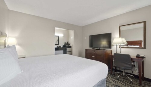 1 King Room