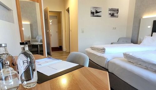 Standard Room, 1 King Bed