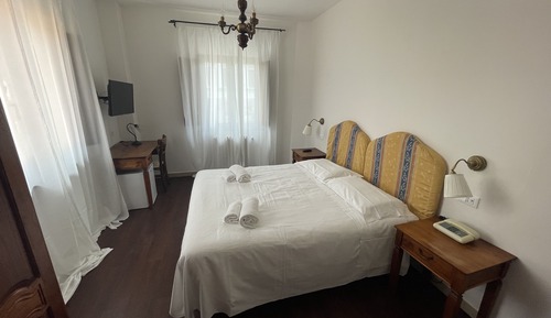 Double Room, 1 Queen Bed