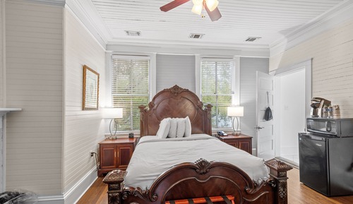 Deluxe Room, 1 Queen Bed, Non Smoking