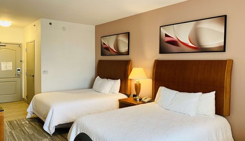 Suite, 2 Queen Beds, Accessible