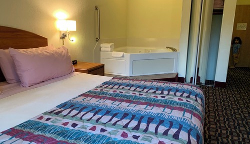 King Jacuzzi Room