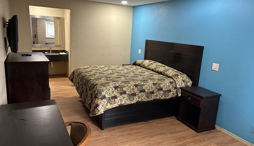 Standard Single Room, 1 King Bed, Smoking