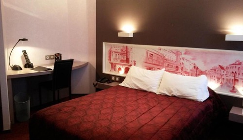 Standard Double Room (Shower)