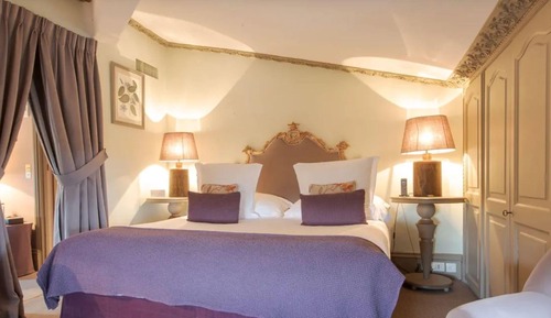 Room (Le Colombier)