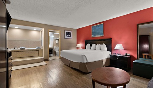 Standard Room, 1 King Bed, Non Smoking, Jetted Tub
