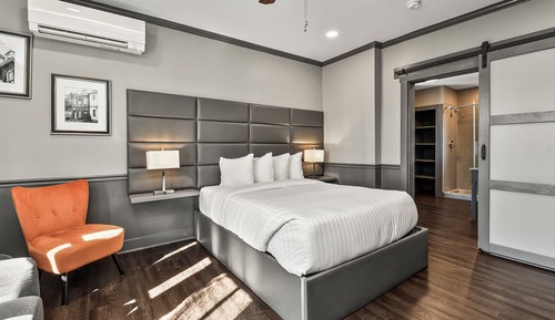 Deluxe Queen Room