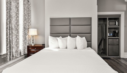 Standard Queen Room