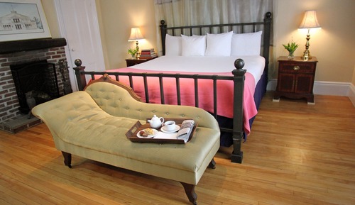 Standard Room, 1 King Bed, Refrigerator (Jefferson)