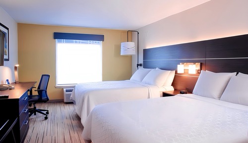 Suite, 2 Queen Beds, Mobility Accessible (Roll-In Shower)