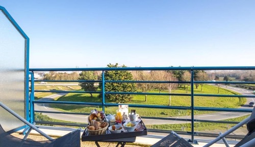 Superior Double Room (Balcony and Tea and Coffee Facilities) 