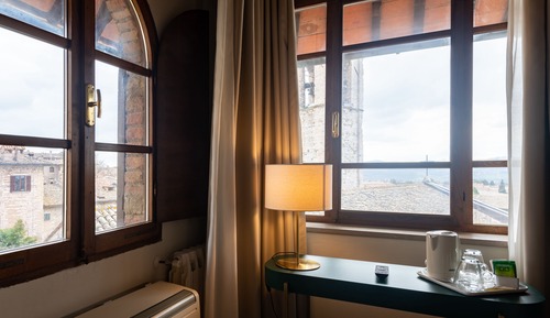 Deluxe Room, City View, Corner