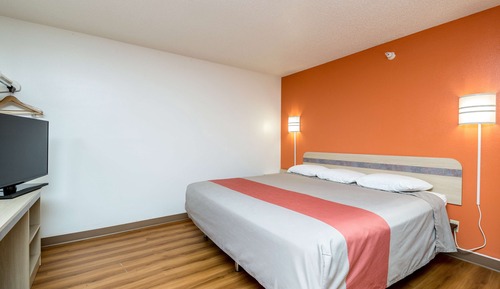 Standard Suite, 1 King Bed, Accessible, Smoking
