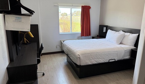 Suite, 1 King Bed, Mobility Accessible, Non Smoking (Bathtub W/grab Bars)