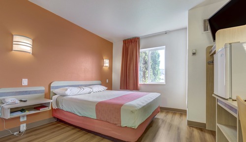 Standard Room, 1 Queen Bed, Accessible, Non Smoking