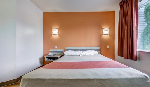Deluxe Room, 1 Queen Bed, Accessible, Non Smoking