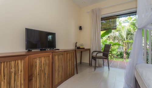 Large Standard Bungalow, Kitchenette