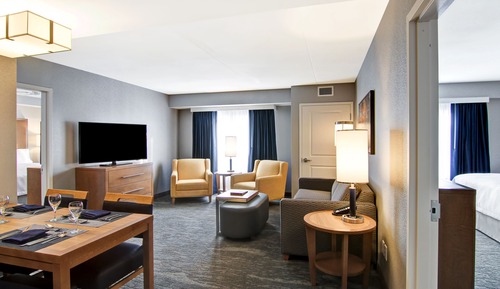 Suite, 2 Bedrooms, Non Smoking (1 King & 2 Queen Beds)