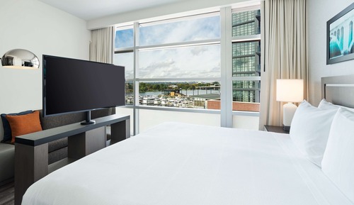 Room, 1 King Bed (River Front)