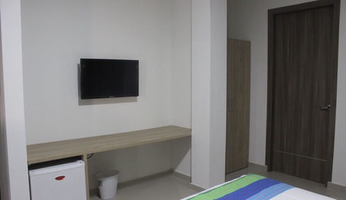 Comfort Suite, 1 Queen Bed, Hot Tub, Garden View