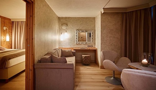 Luxury Suite