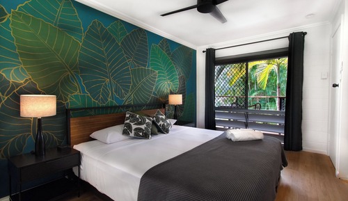 2 Bedroom, 2 Bathroom Apartment with Ensuite, Pool View