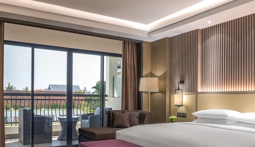 Suite, 1 King Bed, Non Smoking, Balcony