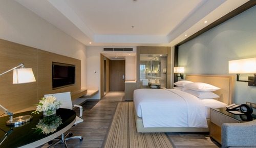 Deluxe Room, 1 King Bed, Non Smoking, Pool View (Balcony)