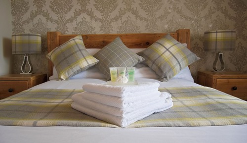 Double Room, 1 King Bed, Ensuite (Room 7)