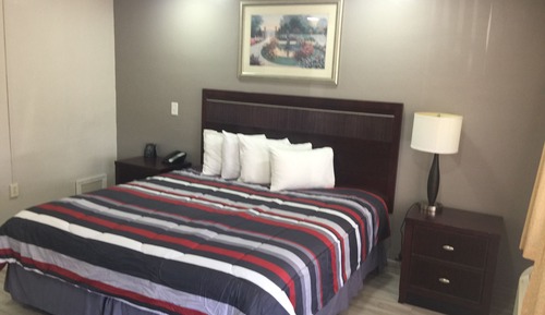 Classic Room, 1 King Bed, Non Smoking