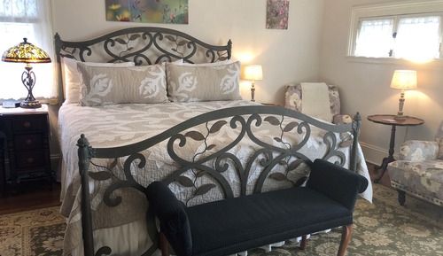 Deluxe Room, 1 King Bed, Fireplace, Garden View