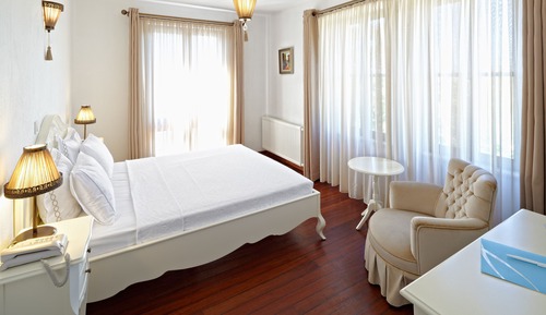 Standard Room, Partial Sea View