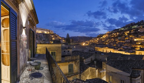 Suite, City View