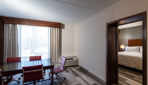 Suite, 1 King Bed, Non Smoking
