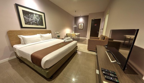 Superior Family Suite With King & Twin Beds