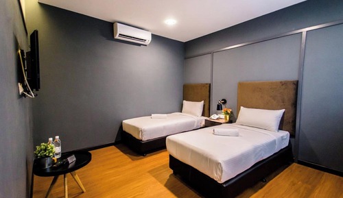 Family Room, 2 Bedrooms (B)