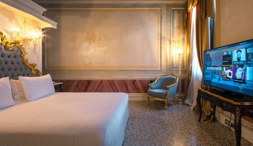Grand Suite, Connecting Rooms