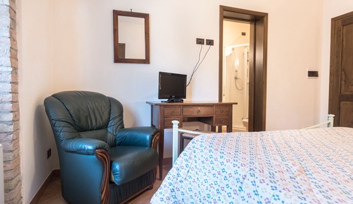 Basic Double Room, 1 Queen Bed, Private Bathroom, Garden View (Mughetto)