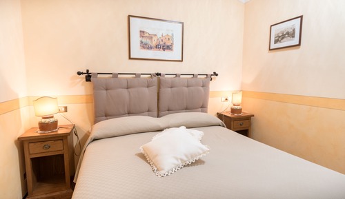 Classic Room, Hill View