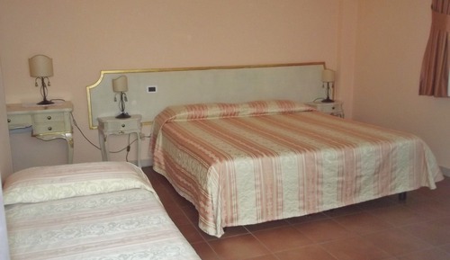Triple Room, Multiple Beds