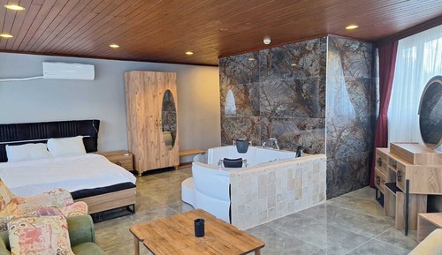 Romantic Double Room, 1 Bedroom, Pool View, Poolside