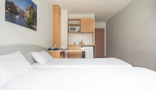 Studio, 2 Twin Beds