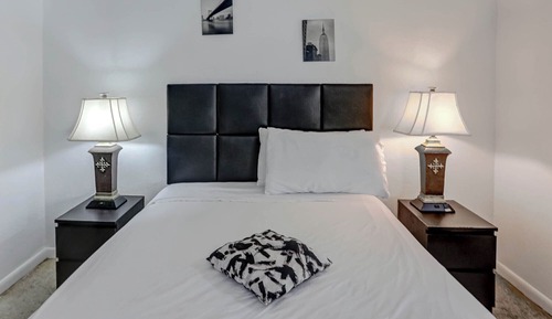 Deluxe Studio, 1 Queen Bed, Garden View