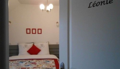 Room (Léonie)