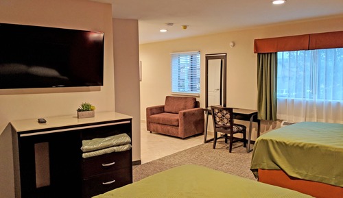 3 Queen Beds