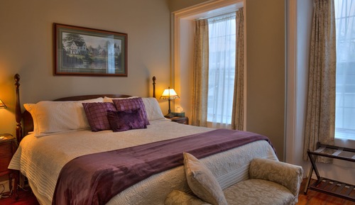 Luxury Suite, 1 King Bed, Fireplace, Garden View