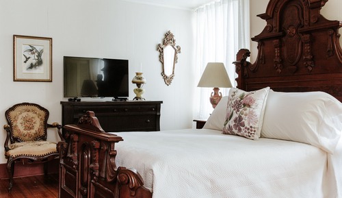 Mouton Suite