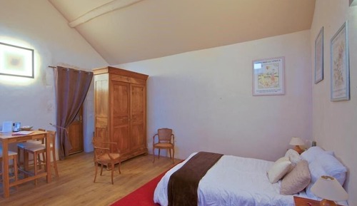 Studio, Ensuite (Studio 3 rue Chantemerle)