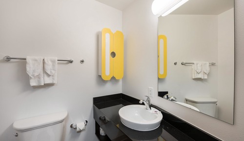 Deluxe Suite, 2 Queen Beds, Non Smoking, Kitchenette