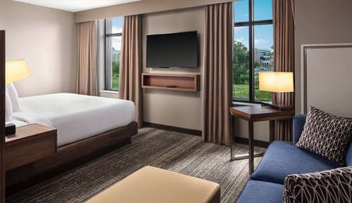 Suite, 1 King Bed, Accessible (Hearing)